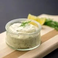 De manera fácil, rápida y en solo tres paso podrá hacer la deliciosa salsa agria en tu casa, ideal para acompañar ensaladas, sándwiches o carnes.