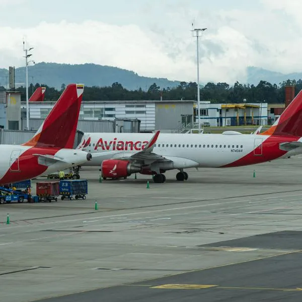 Avianca quedó con varios slots de Viva y aerolíneas le reclamaron a la Aerocivil