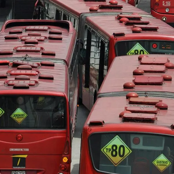 Incendio en bodega entorpece operación de Transmilenio en Bogotá