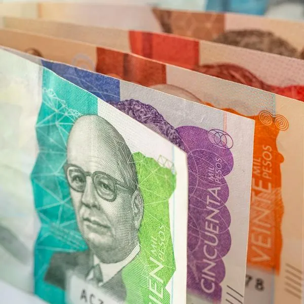 El peso colombiano, en su peor momento, ya es la moneda más devaluada ante el dólar y los mercados emergentes. Vea los detalles.