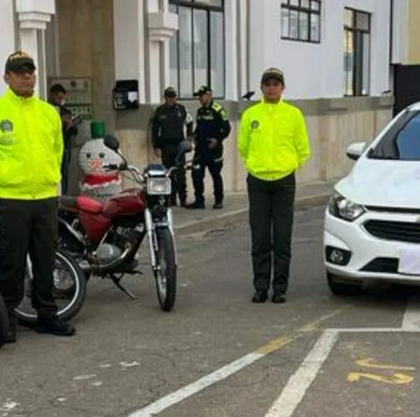 Presuntos ladrones armados hasta los dientes fueron capturados en Bogotá después de que iban a robarse un carro pedido por aplicación.