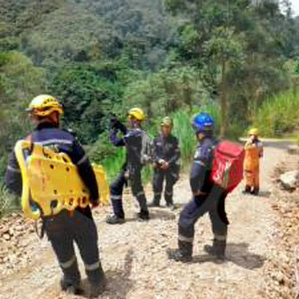 Vuelve y juega: bomberos en La Estrella rescataron a caminante que se extravió durante 24 horas en el Romeral