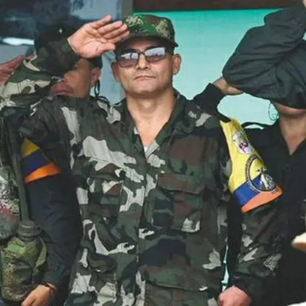 ‘Iván Mordisco’ amenazó con no instalar mesa de diálogos con el Gobierno de Colombia el próximo 8 de octubre por falta de decreto.