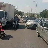 Habitantes de Villa del Rosario, Norte de Santander, cerraron la autopista internacional para protestar por falta de suministro de agua en la zona.