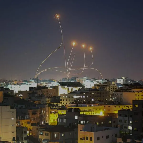 Imagen ilustrativa del sistema antiaéreo israelí actuando para detener ataque con misiles desde la Franja de Gaza.
