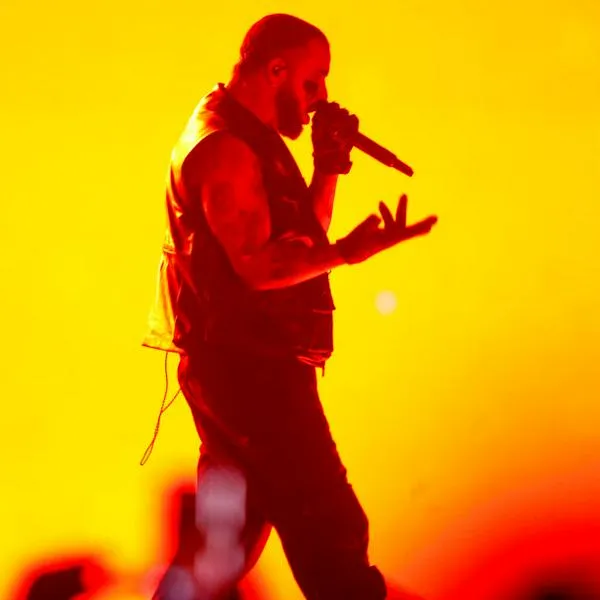 El rapero canadiense Drake sorprendido a sus seguidores con el anuncio de que se retirará de los escenarios al menos durante un año por problemas de salud.