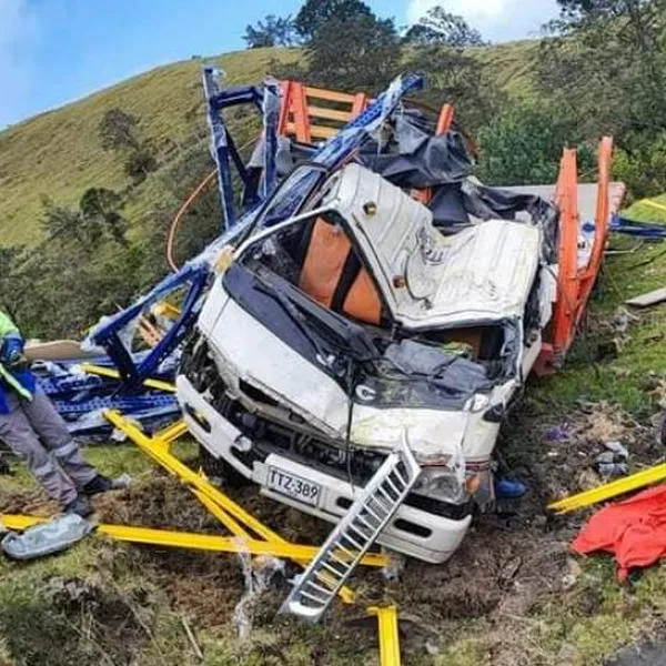 ¡Quedó entre las latas retorcidas! Conductor falleció tras violento siniestro vial en el Tolima 