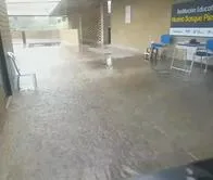 Revisan canales de drenaje tras inundaciones en colegio recién inaugurado por Shakira
