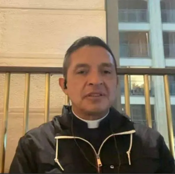 El padre 'Chucho' y más de 100 colombianos se encuentran atrapados en guerra de Israel. Dicen que viven un viacrucis y que están a la expectativa. 