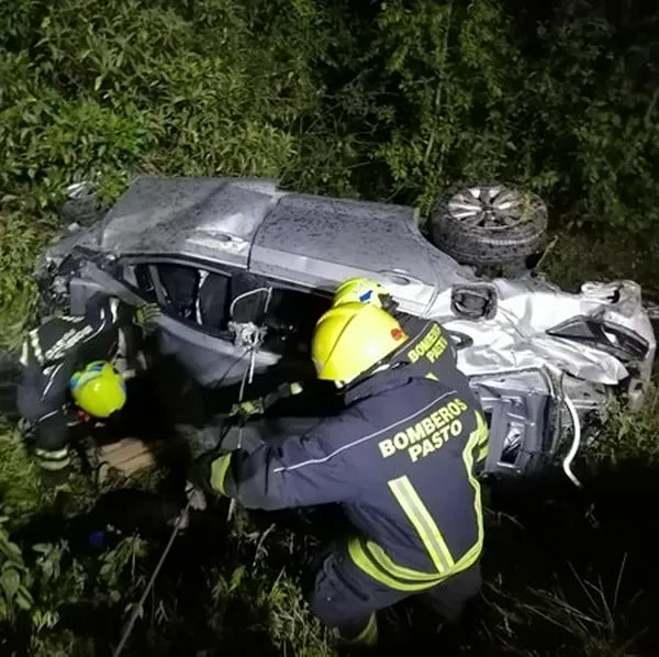 Pasto hoy: accidente de tránsito dejó 1 muerto y 4 heridos por carro en barranco