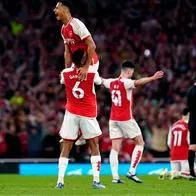 Arsenal vence al Manchester City y comparte la punta de la Premier League con el Tottenham
