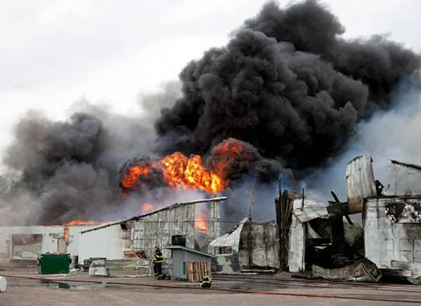 Un caballo murió en el incendio de un almacén del centro de Marinilla