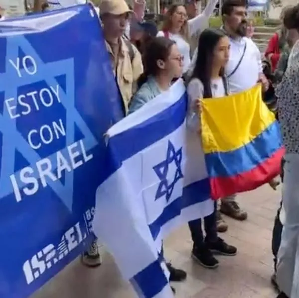Ciudadanos hicieron plantón en Embajada de Israel en Bogotá para limpiar grafiti