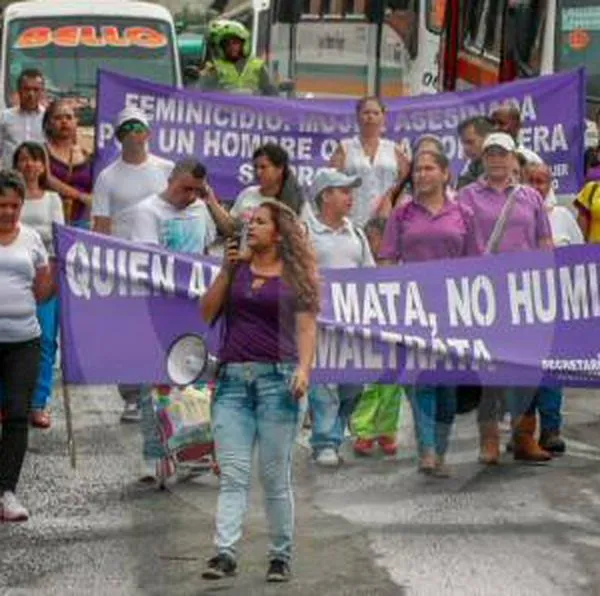 ¡Escalofriante! En Medellín, un hombre mató de 43 puñaladas a su pareja.
