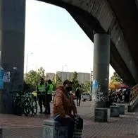 Joven se enfrentó a 8 ladrones en Bogotá por no dejarse robar y quedó gravemente herido. Dice que un policía estaba cerca del sitio y no lo quiso ayudar. 