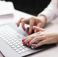 2 de cada 10 mujeres en Colombia ha recibido contenido indeseado por parte de su jefe o compañeros de trabajo. El 10 % ha recibido comentario misóginos.
