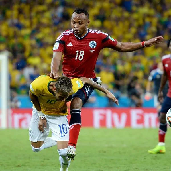 Juan Camilo Zúñiga: Neymar sigue tocado conmigo, en todo lado dice que soy el peor jugador.