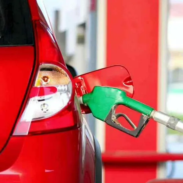 Aclaran cuánto puede durar la reserva de gasolina de un carro y si es bueno gastarla siempre que se activa cuando ya no queda combustible.