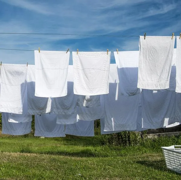 Secar las toallas al sol y no en secadora es clave para mantenerlas con buena calidad.