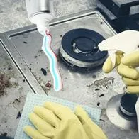 Truco con pasta de dientes para poder limpiar la estufa de la cocina