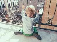 ¡Qué tragedia! niño murió tras caer de un quinto piso