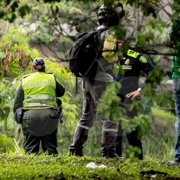 Hallan en río Medellín hoy a persona sin vida, sobre el puente Mico, en Aranjuez