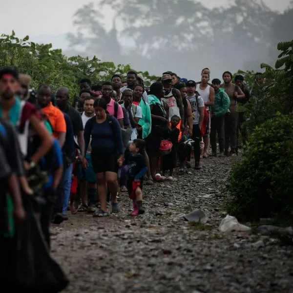 Madre venezolana logró llegar a EE. UU. después de pasar la selva del Darién para someter a un tratamiento médico a su hija que tiene síndrome de Nedamss.