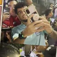 Video: Así le retribuye James Rodríguez y Luis Díaz el cariño a la gente.