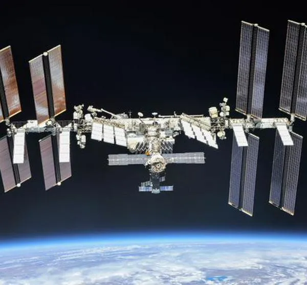 La Estación Espacial Internacional sufrió una fuga de líquido que originó caos por unas horas. Sin Embargo, la Nasa confirmó que ya se solucionó el hecho.