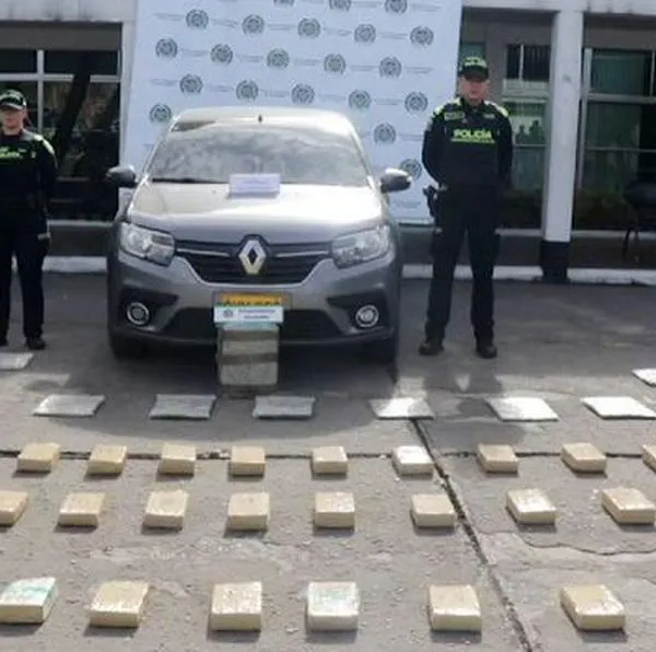 Hallan carro robado con más de 350 kilos de marihuana en hotel de Venecia