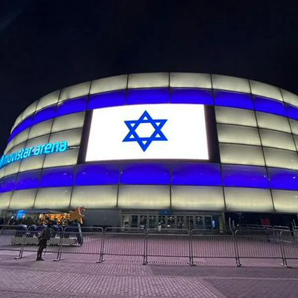 Movistar Arena se defendió por proyectar bandera de Israel y dejó claro si fue una idea de la Alcaldía de Bogotá. Acá, los detalles.