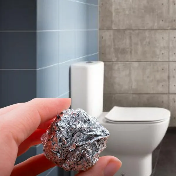 Estos son los beneficios de usar papel aluminio en el tanque del inodoro