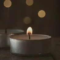 Lo que debe hacer para apagar una vela durante un ritual espiritual y que el efecto no se corte.