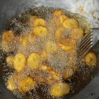 ¿Cómo saber que un aceite está lo suficientemente caliente? Truco para saber el momento perfecto para empezar a freír y evitar que la masa quede cruda.