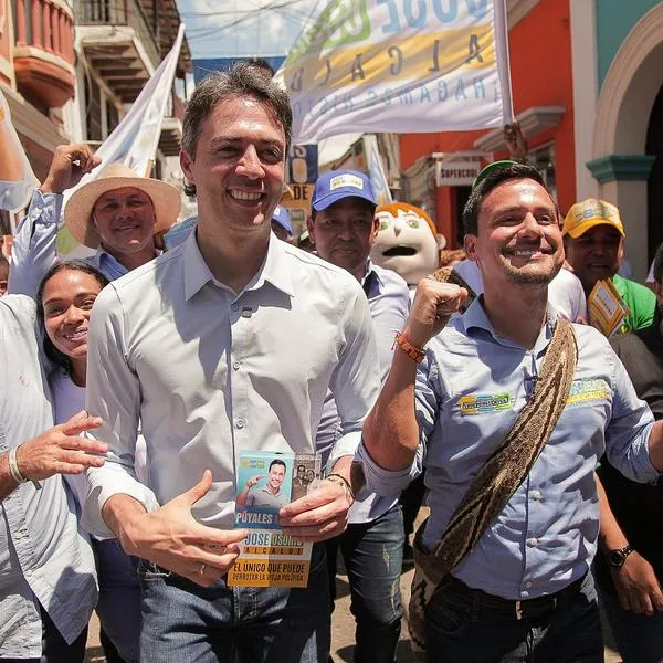 Daniel Quintero Calle, haciendo campaña en Cartagena, donde fue confrontado por un contradictor.
