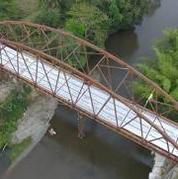 Hoy, jueves 12 de octubre, entregaron el puente El Alambrado (Valle del Cauca-Quindío) que colapsó hace 6 meses y desconectó a Colombia,