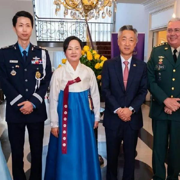Corea entregó becas a descendientes de veteranos de guerra colombianos.
