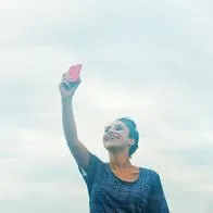 Tomar una foto directamente al eclipse puede dañar la cámara de su celular, debe ponerle protector solar.