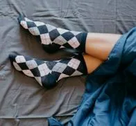 La ciencia habla sobre si es bueno o no dormir con calcetines