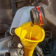 Guía rápida: ¿cómo cambiar el aceite de una moto? Tips y recomendaciones