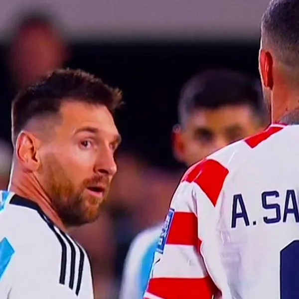 Lionel Messi, justo antes de ser escupido por un paraguayo en el partido de Eliminatorias de este 12 de octubre.