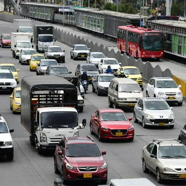 Conductores de Bogotá y Cundinaestán furiosos por el alza al impuesto vehicular y decidieron radicar denuncia por cobro irregular.