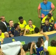 Neymar fue agredido por aficionado que le lanzó paquete de crispetas en Brasil.