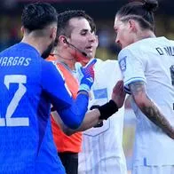 La Conmebol reveló los audios del VAR del partido Colombia vs Uruguay: la posible mano de James Rodríguez en gol de Uribe y penalti de Camilo Vargas.