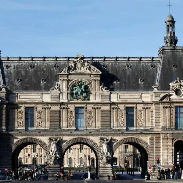 Museo del Louvre, el más visitado del mundo, fue evacuado y cerrado por temor de atentado