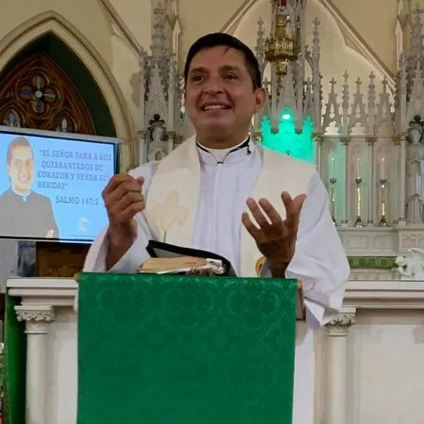 Padre 'Chucho', en nota sobre que regresó a Colombia desde Israel