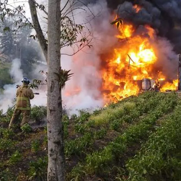Bomberos de Cundinamarca controlan incendio en inmediaciones a la vía al Llano