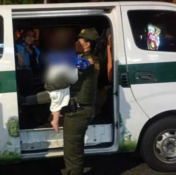 Exitoso rescate de un niño retenido por su madre, paciente psiquiátrica, en Aranjuez, Medellín