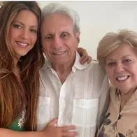 Shakira junto a sus padres, William Mebarak y Nidia Ripoll. Viajó a Barranquilla por la salud de su padre y se quedaría más tiempo porque tanto el papá como la mamá desmejoraron en salud