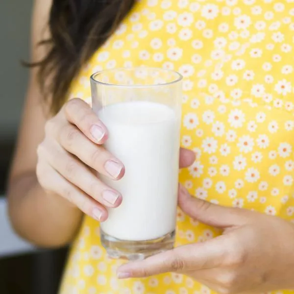 Lo que pasa en el cuerpo cuando se toma leche, ventajas y desventajas
